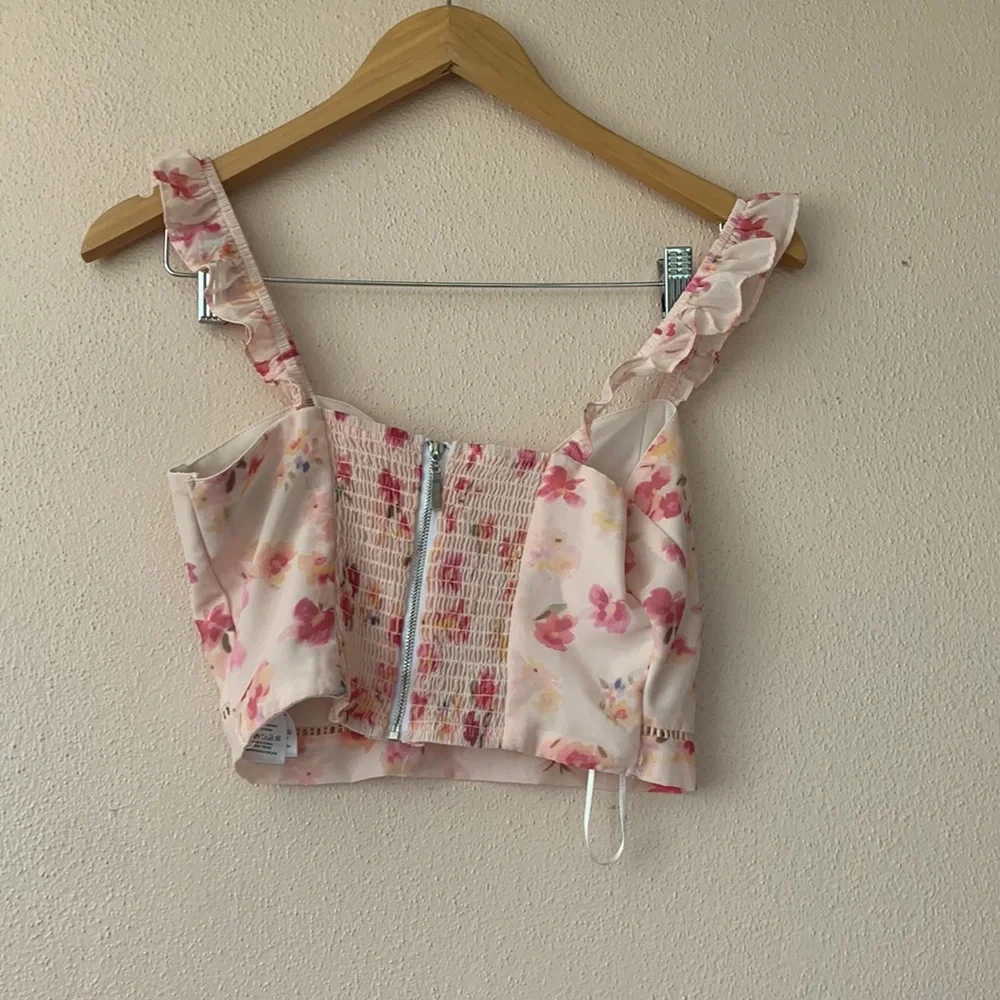 Kendall + Kylie Floral Corset like Crop Top White Pink Ruffles Sleeves S - Picture 6 of 7